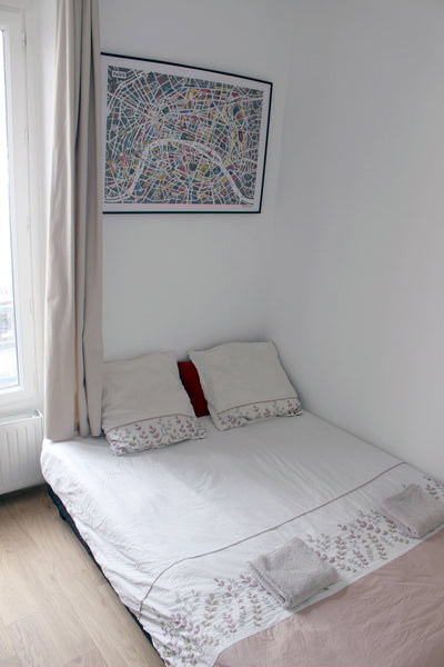 Double room in a 55m² refurbished flat (2nd floor) fully equipped, with good tra Parmain, France A comfy brand new flat Entire rental unit vacation rental 29326507