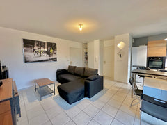 Dans un immeuble sécurisé avec stationnement au sous-sol (box fermé). , nous vou  Calme et proche du métro. Entire rental unit vacation rental 755551540912297438