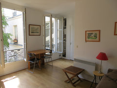 Courtyard side, quiet and bright. A 10min walk from the Champs de Mars (15 min f Paris, France Flat near the Eiffel Tower 40m2 Entire rental unit vacation rental 3708820
