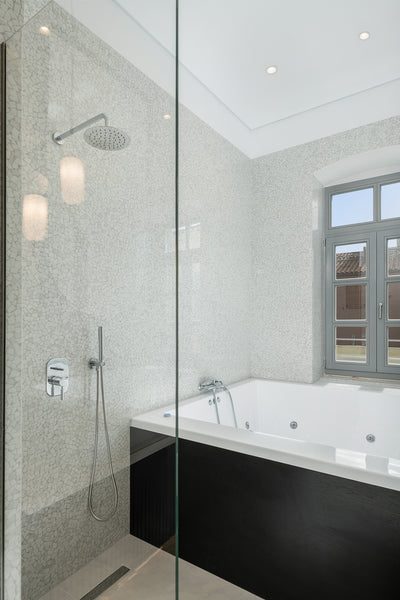 A very spacious and comfortable suite. Has private double hot bath<br /><br /><b  Porta Colombo  Deluxe Suite with Hot Tub Room in boutique hotel vacation rental 50253664