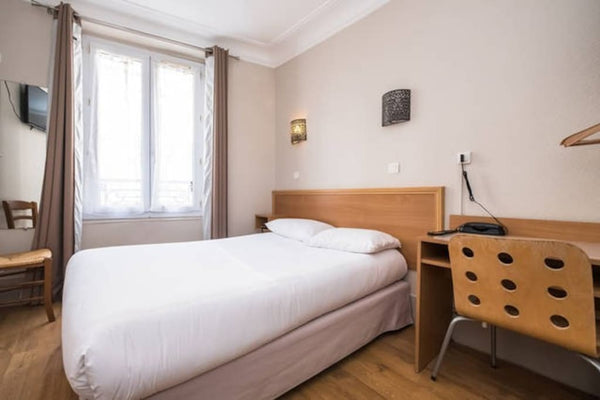 Chambre double avec salle de bains partagée<br /><br /><b>License number</b><br  Paris, France MONTMARTRE- double room shared bathroom Room in boutique hotel vacation rental 21187770