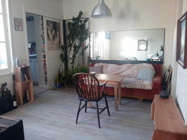 Grand studio lumineux de 33 m2 situé à 5 min à pied du centre ville, à 150 mètre Bordeaux, France Studio lumineux de 33 m2 dans le centre ville Entire rental unit vacation rental 29826296