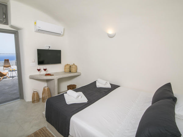 For your convenience we would like to know your check in time and arrival detail Oia, Greece Tefsia Room in hotel vacation rental 42937120