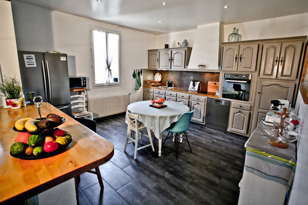 Maison de plein pieds de 130m2 avec jardin et piscine.<br />Située en plein cent  Maison familiale avec piscine Entire home vacation rental 45065367