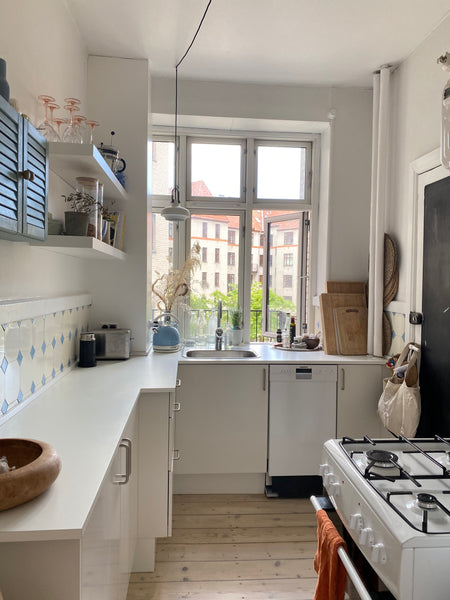 Skøn lejlighed i indre Østerbro med altan og adgang til hyggelig gård.<br />10 m Copenhagen, Denmark Skøn lejlighed med altan Entire rental unit vacation rental 647610342955536616