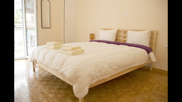 This colourful apartment is fully renovated and next to many local shops and mar Athens, Greece HappyHouse Ampelokipoi-Airportline&near the center Entire rental unit vacation rental 29177367