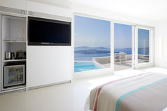 With minimal aesthetics and all modern comforts, it is located at a privileged e Greece Delight Suite - Alti Suites Room in boutique hotel vacation rental 32490461