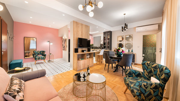 The Central Boutique Apartment is a brand new, fully renovated and furnished apa GR The Central Boutique Apartment (near metro, new) Entire rental unit vacation rental 48390082