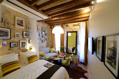 Located in a private residence in the heart of Paris nearby many museums, shops  Paris, France Gorgeous studio in the Haut-Marais Entire rental unit vacation rental 21654431