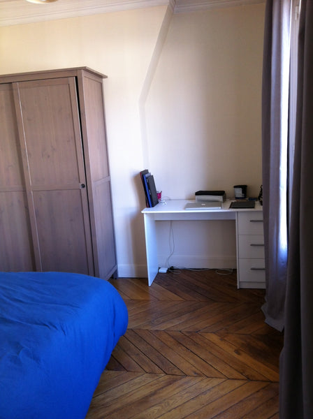 1 double room, double bed, wardrobe, kitchen equipped, bathroom, wifi, TV. 10 mi Paris, France Well located central Paris Private room in rental unit vacation rental 9911564