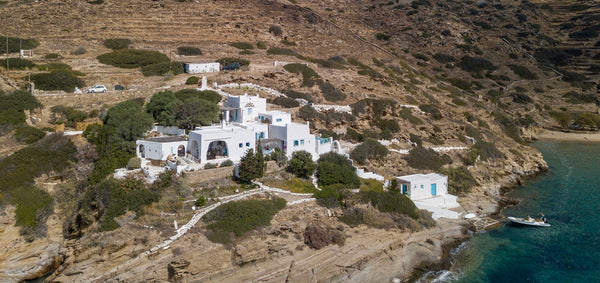 Maison de charme située au bord immédiat de la mer, avec vue extraordinaire; Acc  Magnifique maison de charme 