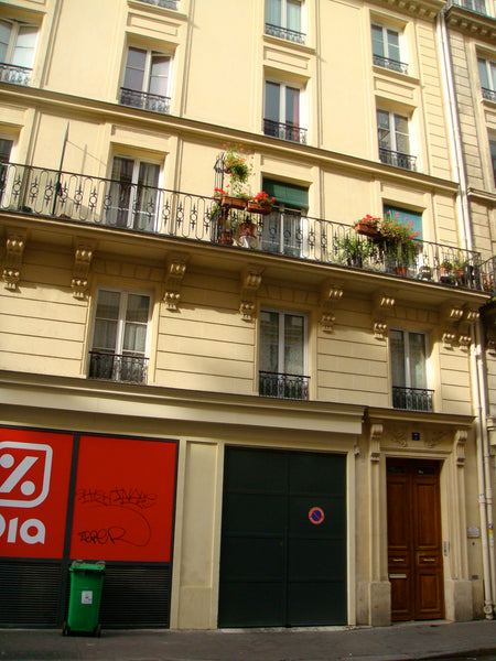 One bedroom with a double bed and a living room with a sofa-bed. <br />Fully fur Franca, Brazil Cosy 1 bedroom 10th arrondissement Entire rental unit vacation rental 7200723