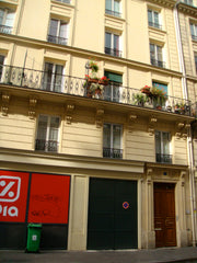 One bedroom with a double bed and a living room with a sofa-bed. <br />Fully fur Franca, Brazil Cosy 1 bedroom 10th arrondissement Entire rental unit vacation rental 7200723