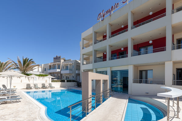 Spacious Apartment with garden view located at the beachroad of Rethymno just 2. Rethimnon, Greece Apt|Beach Road|Free Breakfast|Pool|Garden View Entire rental unit vacation rental 34519868