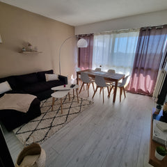 Bienvenue dans notre appartement de 50m2 refait à neuf avec une terrasse de 8m2, Bordeaux, France ★Enjoy Home★Proche TRAM★4 Pers★ Mérignac★ Entire rental unit vacation rental 665008377964915115