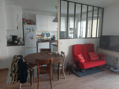 Appartement tout équipé avec un grand salon et 2 terrasses de 9m2 chacune. <br / Saint-Gilles-Vieux-Marché, France Appartement lumineux, 2 terrasses, centre ville Entire rental unit vacation rental 49773012