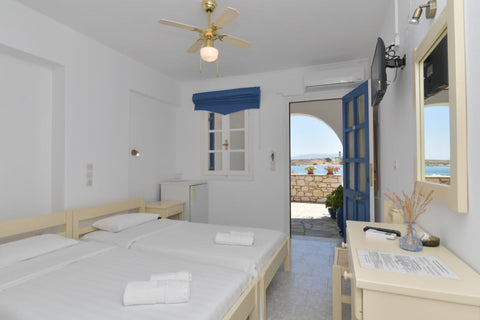 In front of the sea, a beautiful lodging, fully equipped, located in the heart o Greece Beachfront Bocamviglies Room - Naoussa Seaside Gem Entire rental unit vacation rental 54063447