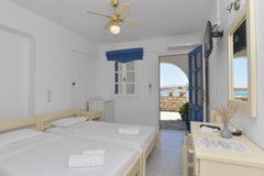 In front of the sea, a beautiful lodging, fully equipped, located in the heart o Greece Beachfront Bocamviglies Room - Naoussa Seaside Gem Entire rental unit vacation rental 54063447