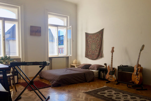 The apartment is located in a quiet street near the central railway station (Hau Vienna, Austria Big Sunny Flat Near Central Station and Belvedere Private room in rental unit vacation rental 28866930