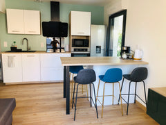 Bienvenue dans notre charmante Maisonette Petit Verdot<br />Avec sa terrasse et   Maisonnette Petit Verdot à deux pas de Bordeaux Entire home vacation rental 667424057369476902