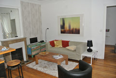 Un  appartement calme et lumineux dans un quartier commerçant à 10 minutes à pie Paris, France A typical charming parisian flat Entire rental unit vacation rental 782302