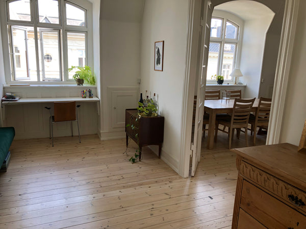 Copenhagen, Denmark Lækker, klassisk, lys lejlighed med solrig altan Entire rental unit vacation rental 50994978