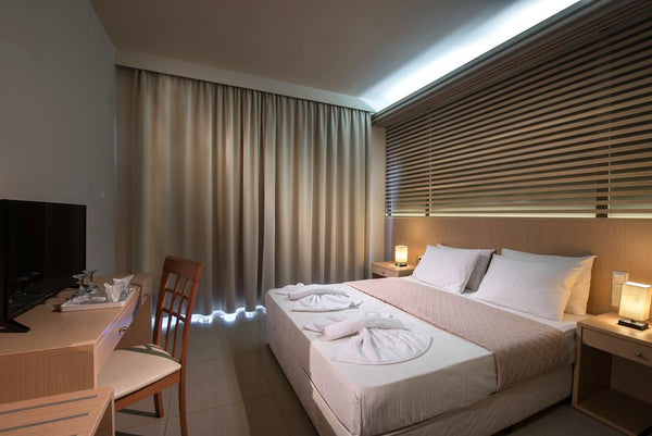 Within 250 m from Anissaras Beach in Chersonissos, Oasis Beach Hotel features a   Superior Room Seaview Room in aparthotel vacation rental 24642067