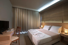 Within 250 m from Anissaras Beach in Chersonissos, Oasis Beach Hotel features a   Superior Room Seaview Room in aparthotel vacation rental 24642067