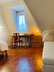 Au cœur du charme parisien de Montmartre …Vous aimerez la vie dans ce logement p Paris, France Tiny beautiful flat Entire rental unit vacation rental 20288771