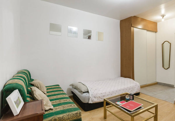 This is my apartment, situated in the heart of Paris, next to champs elyeeses, e Paris, France Chic 2 bedroom apartment in Paris Entire rental unit vacation rental 19030553