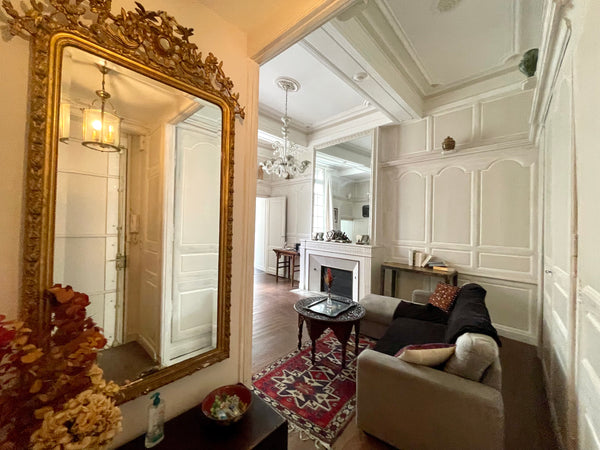 Appartement d'exception de 100 m2 au cœur de Bordeaux.<br />Laissez vous séduire Bordeaux, France Bordeaux T4, hyper centre, élégant et lumineux. Entire rental unit vacation rental 654024435546422386