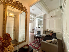 Appartement d'exception de 100 m2 au cœur de Bordeaux.<br />Laissez vous séduire Bordeaux, France Bordeaux T4, hyper centre, élégant et lumineux. Entire rental unit vacation rental 654024435546422386