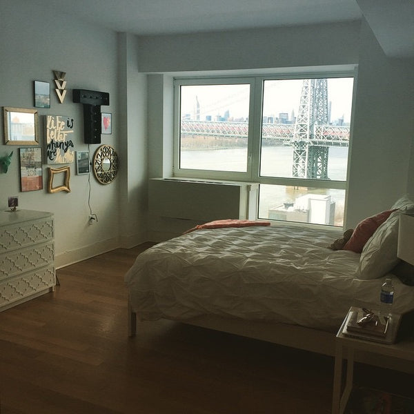 -Large master bedroom with a shower, bathtub, his/her sink <br />-View of the Wi Dallas, TX Rental unit in Brooklyn · 1 bedroom · 1 bed · 1 bath Private room in rental unit vacation rental 7203943