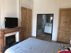 Grande chambre avec salle de bain privative haut de gamme. 21 m2 de standing dan Lyon, France Magnifique suite parentale de 21 m2 Private room in rental unit vacation rental 702638558186876949