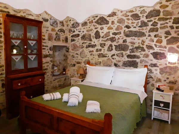 A recently renovated stonebuild ground floor 50 sq/m villa which includes a seav  Avrotaria Entire home vacation rental 36905787