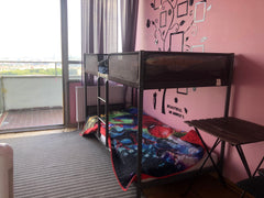 Une chambre sans vis au a vis.<br />On peut voir l’atomiume.<br /> Le lit opposé Brussels, Belgium Une chambre a louer 2 Lis opposé juste pour femme Private room in bed and breakfast vacation rental 694809474105653282