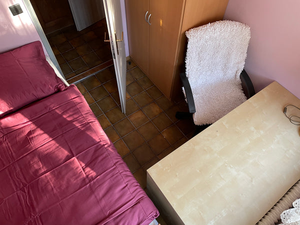 Die Unterkunft ist im suburbanen Raum vor den Toren Wiens im Wienerwald. Du find Vienna, Austria Single im Suburb Hostel Private room in bed and breakfast vacation rental 561427844044702204