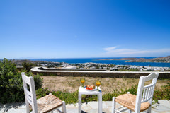 This is Andreas Studio with a panoramic view the beautiful gulf of Parikia! Only  30m² Studio Andreas with panoramic sunset view! Cycladic home vacation rental 20304347