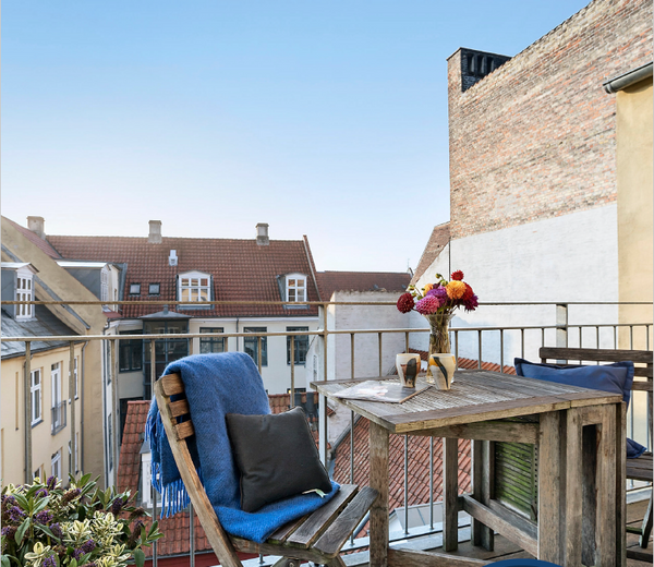 Welcome! This bright & spacious penthouse apartment is uniquely located in the m Copenhagen, Denmark Penthouse, bright & luxurious, in Old Town Entire condo vacation rental 53567824