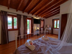 The place is warm and welcoming, suitable for couple, family and company.<br />< Chania, Greece Nikόla's House Entire home vacation rental 657848720621118988