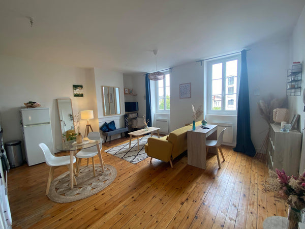 Joli appartement situé dans le centre de Bordeaux à proximité des commerces et l Bordeaux, France Logement entier : Charmant T2 Bordeaux Centre Entire rental unit vacation rental 51035273