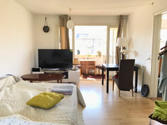 Heart of the city, front of bus and metro station,cosy,clean. private room. I of  heart of city with balcony, front bus-metro s,cosy Private room in condo vacation rental 578259549542686182