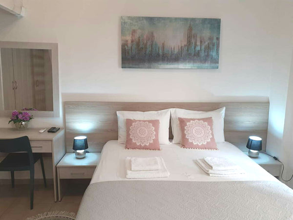 Our house is located in the town of Chania in a quiet place and is ideal for cou Chania, Greece Chania 5min from the old town Entire rental unit vacation rental 19850305