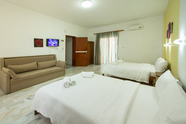 Traveling on a budget? Backpacking through West Crete?<br />Our Revekka Rooms ar Kissamos, Greece Large BR for friends gateaway, Walk everywhere+Pkg Private room in hostel vacation rental 6445969