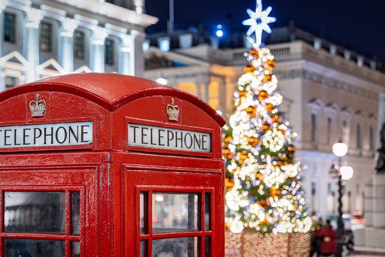 Illuminations of London on Christmas Eve  Private Tours and Travel Guide Europe London CITY London Destination Tour