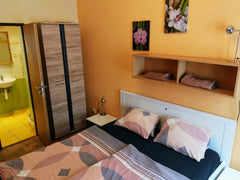 Room with double-bed. <br />Privat bathroom!<br /><br />Our hostel in Zizkov, cl Prague, Czechia Double room with privat bathroom in Zizkov hostel Room in hostel vacation rental 13289647