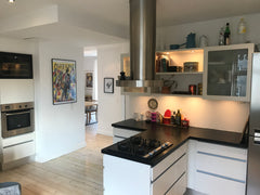 Der er nem adgang til alt fra denne centralt beliggende bolig på Nørrebro. Det e Copenhagen, Denmark Skøn og lys lejlighed med udsigt og to altaner Entire condo vacation rental 50153926