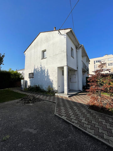 Bonjour, nous proposons notre Maison de famille pour que nos hôtes puissent prof Talence, France Maison de famille avec jardin au centre ville Entire townhouse vacation rental 47870558