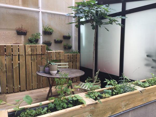 A luminous room with view on a private terrace. A fully-equipped kitchen and a b Paris, France Quiet studio with terrace in Belleville Entire rental unit vacation rental 18316099