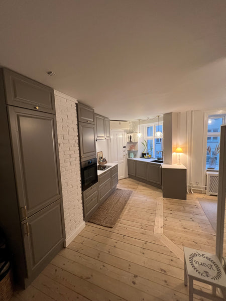 Vi udlejer denne stilfulde lejlighed beliggende i København Ø. I lejligheden er   Skøn 2 værelses lejlighed med gårdhave Entire condo vacation rental 678938910617021319